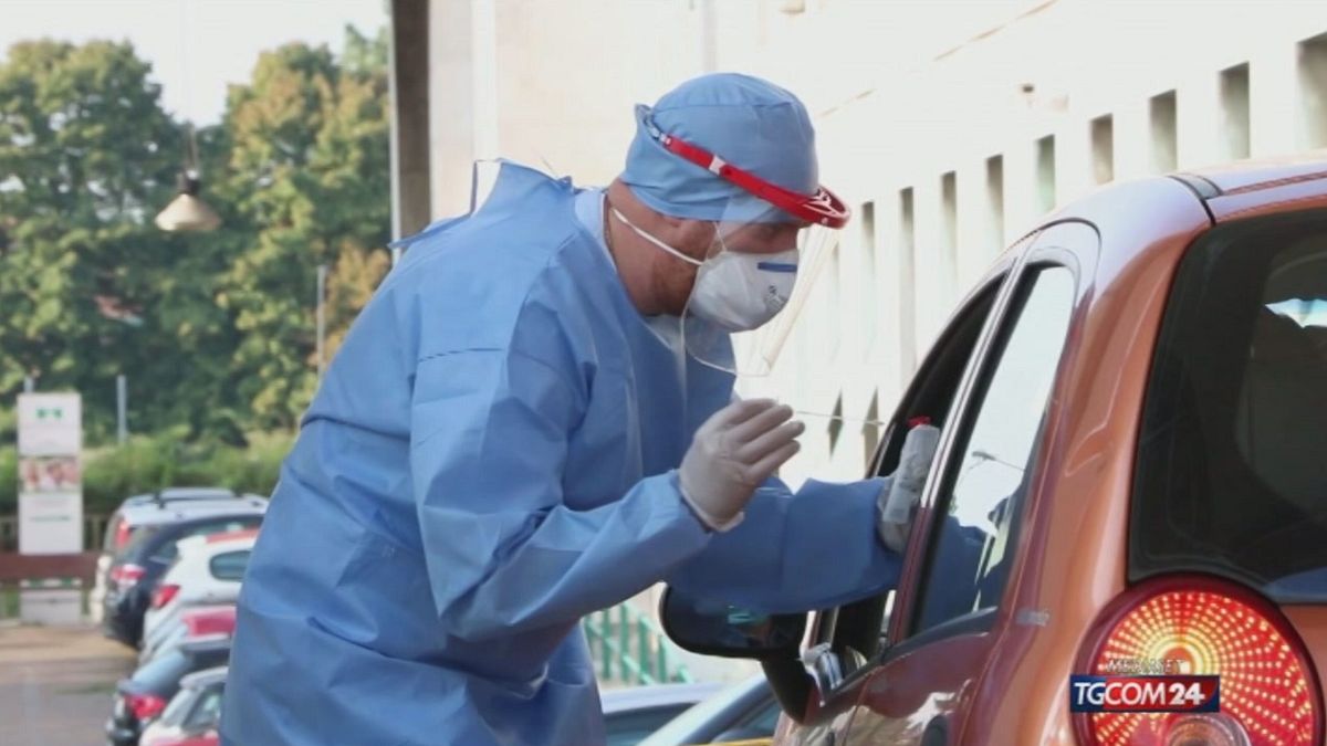Coronavirus, 21mila contagi nel giorno prima dell'entrata in vigore del Dpcm 