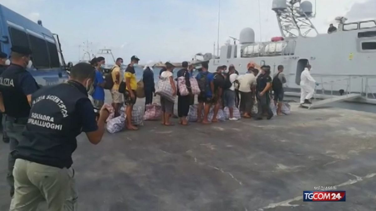 Migranti, Lampedusa si svuota? 