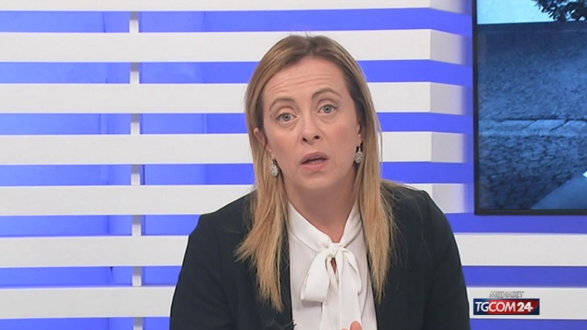 Giorgia Meloni e il contribuente Yung Hung 