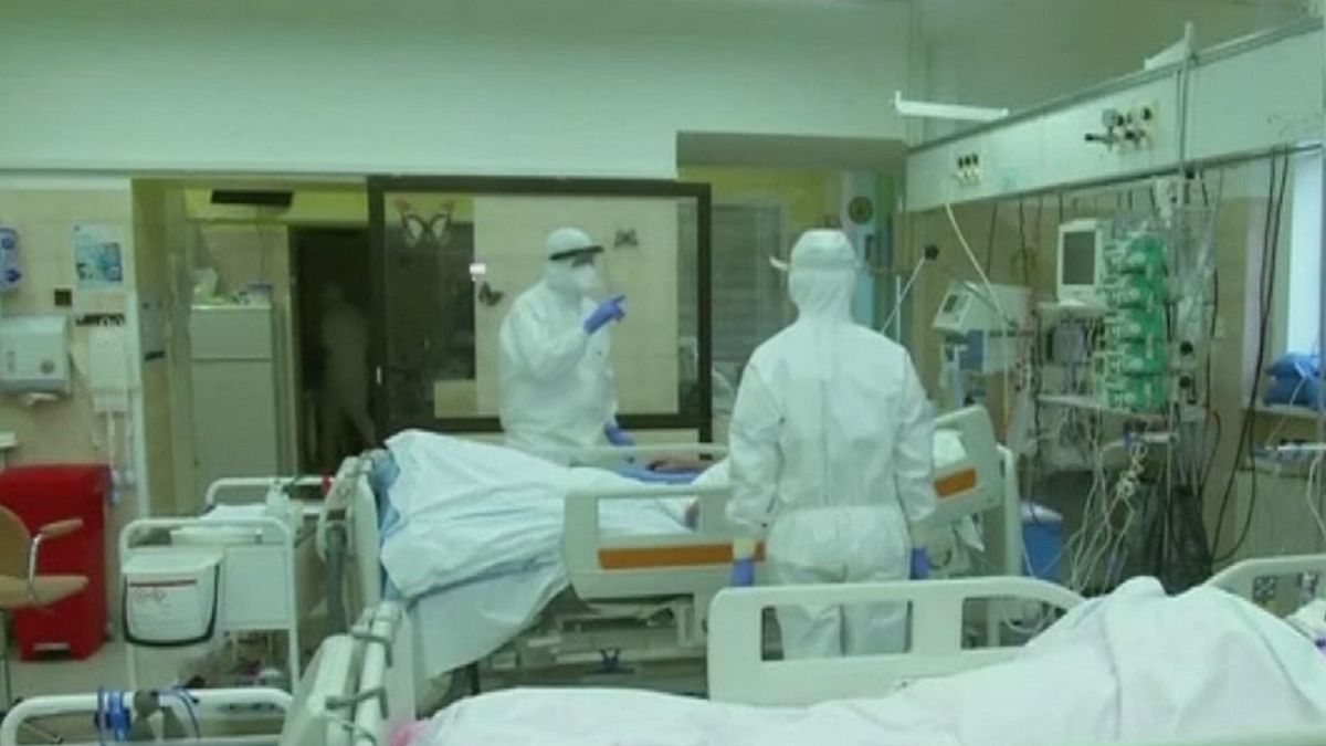 Covid, dati molto allarmanti da Gb e Francia 