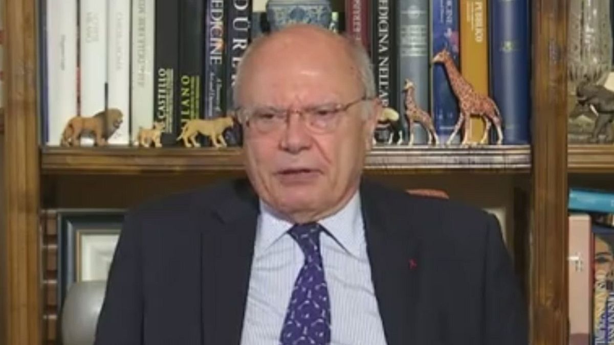 Prof Massimo Galli, ospedale Sacco, divergenze tra vice e ministro della Salute : "Fastidioso ammettere che possano esistere due fazioni: non è una partita di calcio" 