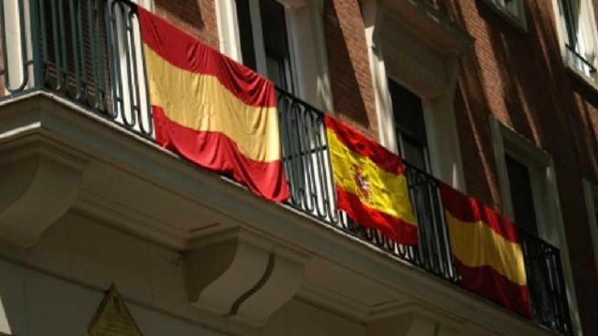Nonostante i tagli alla spesa e le manovre del governo conservatore il deficit della Spagna resta ancora al 5,6% del Pil. La Spagna - come scrive Il Sole24ore - nel secondo trimestre è stata l'unica tra le grandi economie dell'Eurozona a crescere e dovrebbe chiudere il 2014 sopra l'1 per cento © -afp