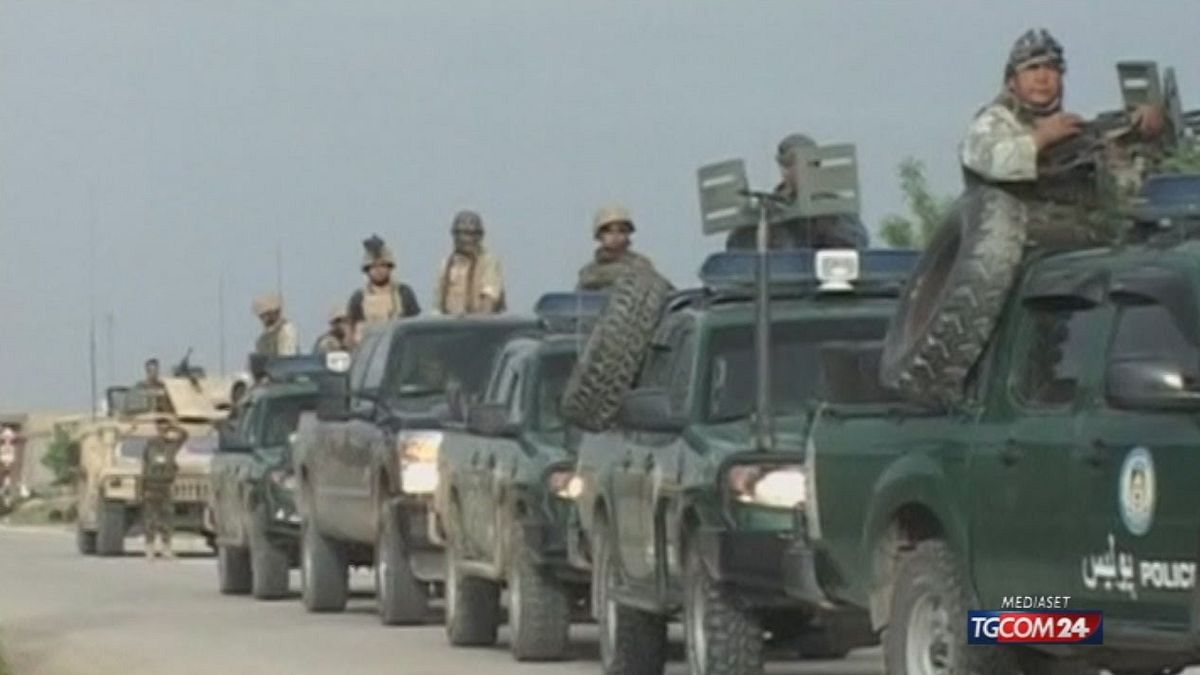 Afghanistan, talebani assaltano una base militare: è strage 