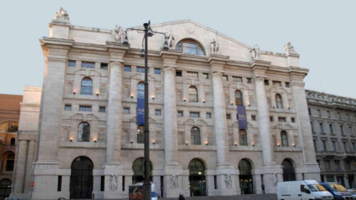  © agenzia