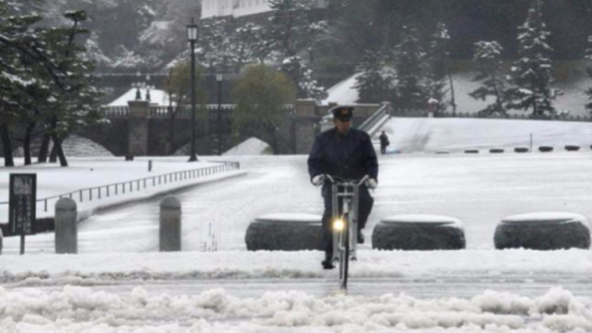
    © -afp