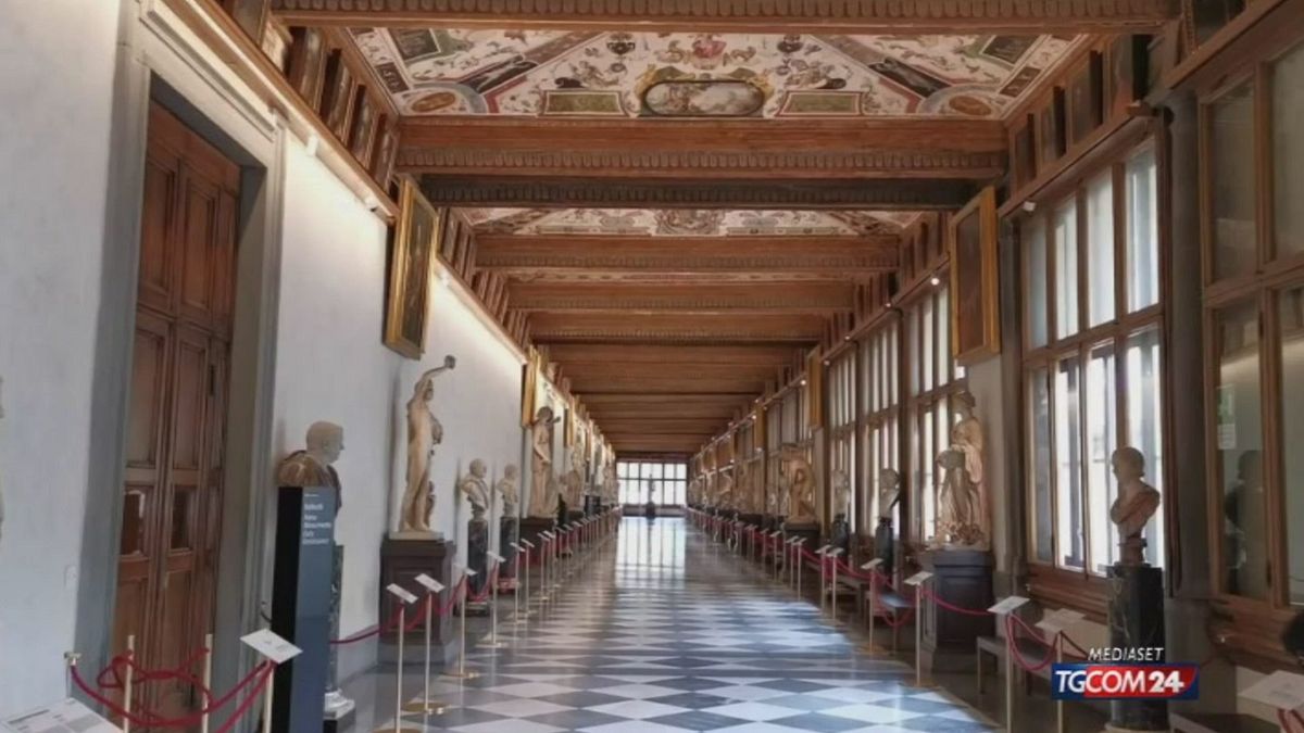 Arte in quarantena, la passeggiata lungo il corridoio di Levante degli Uffizi 