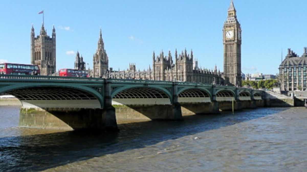 
      Londra, veduta di Westminster dal Tamigi
    © dal-web