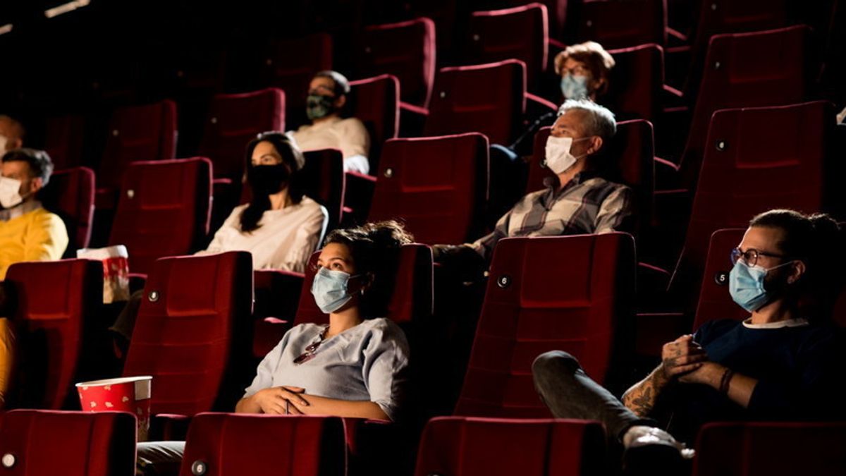 Godiamoci l'aria condizionata di cinema e teatri, ma sempre con la mascherina © Istockphoto