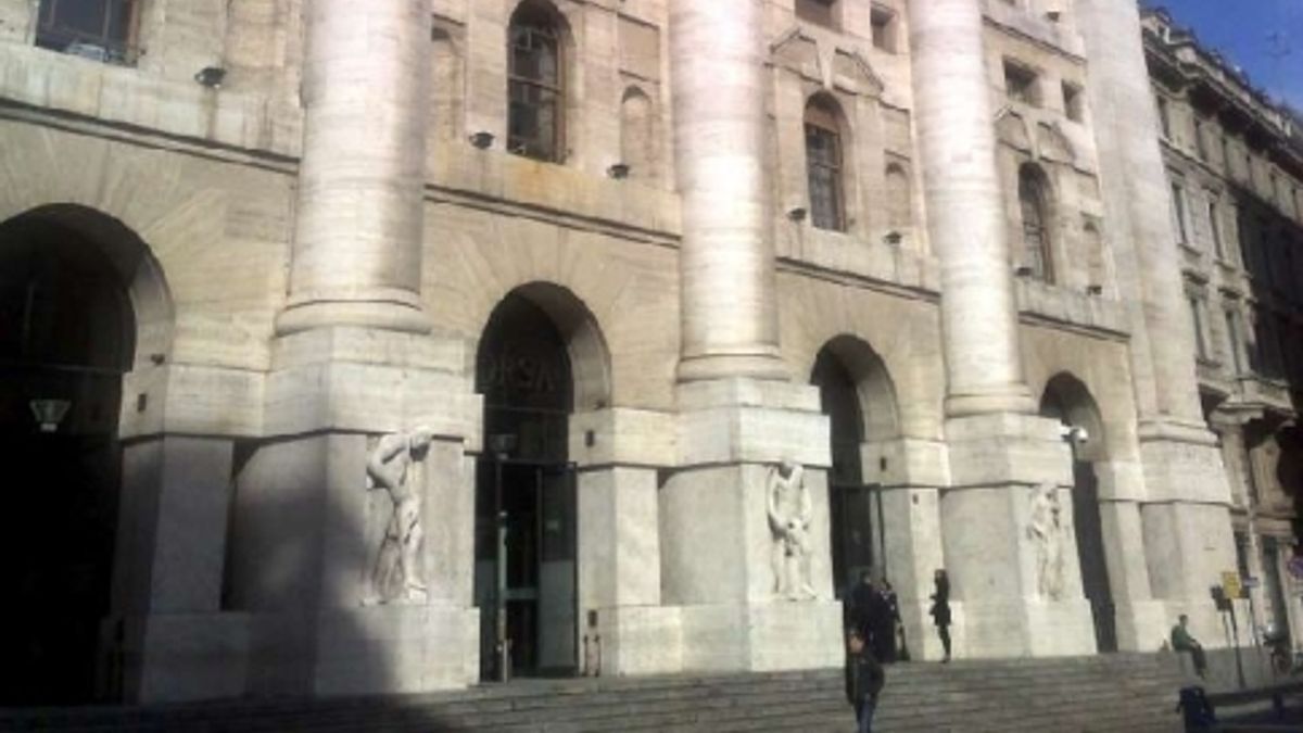 © agenzia