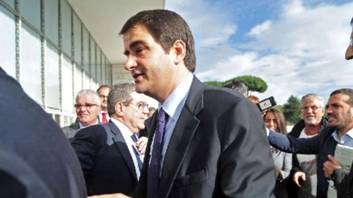  © agenzia