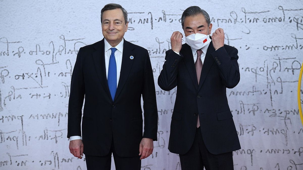 Il premier Draghi accoglie il ministro degli Affari esteri della Cina, Wang Yi © Ansa