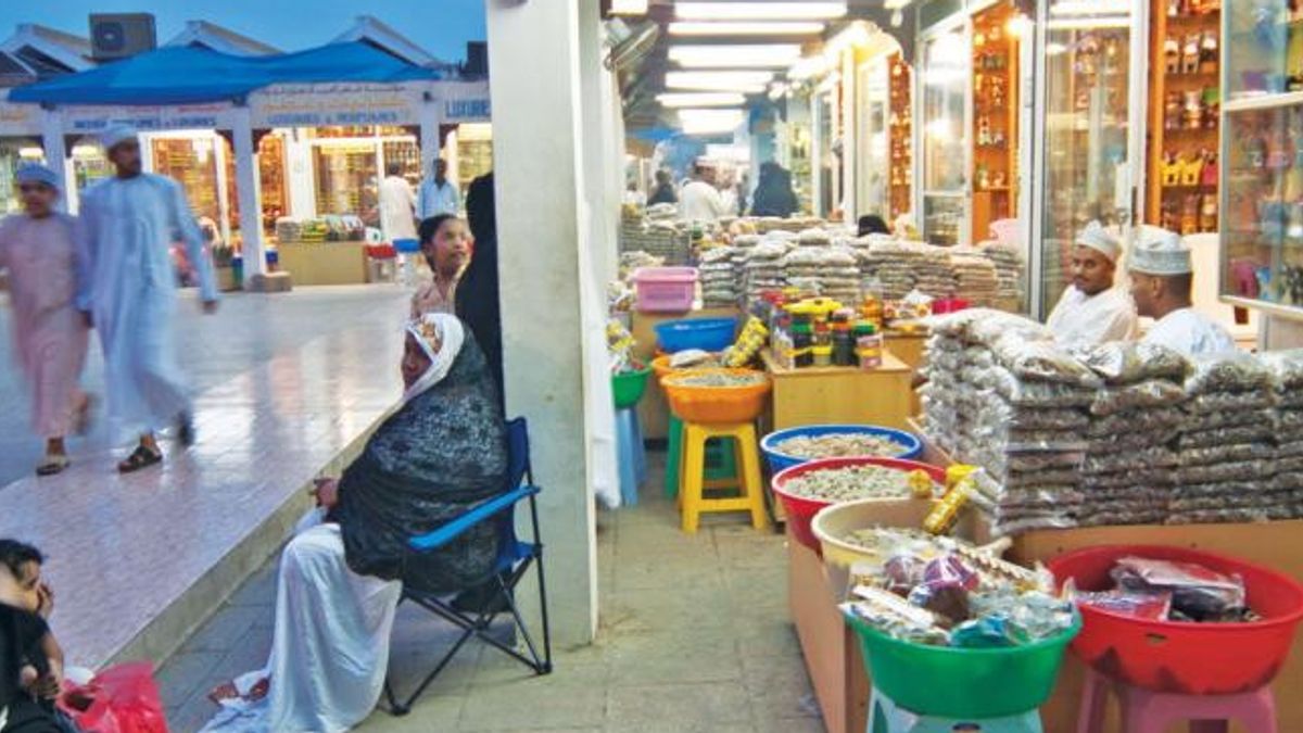 Shopping in un suk di Dhofar © ufficio-stampa