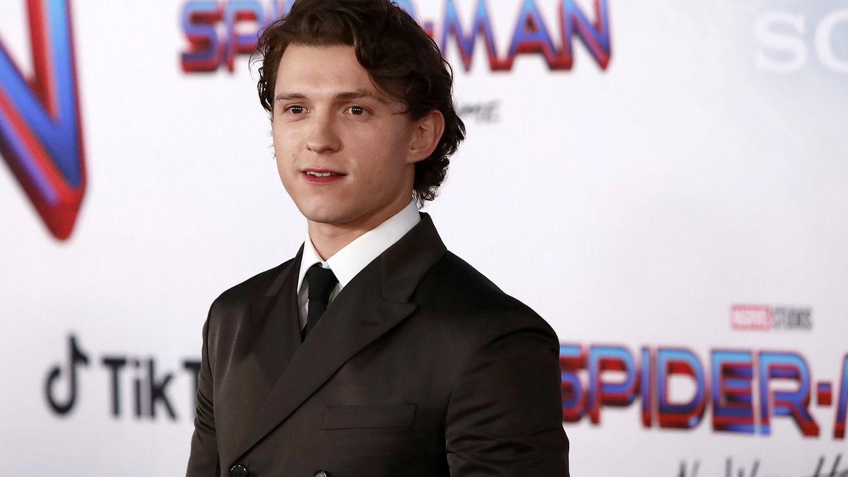 Moda uomo, non solo Spider-Man: Tom Holland, stile da standing ovation © IPA