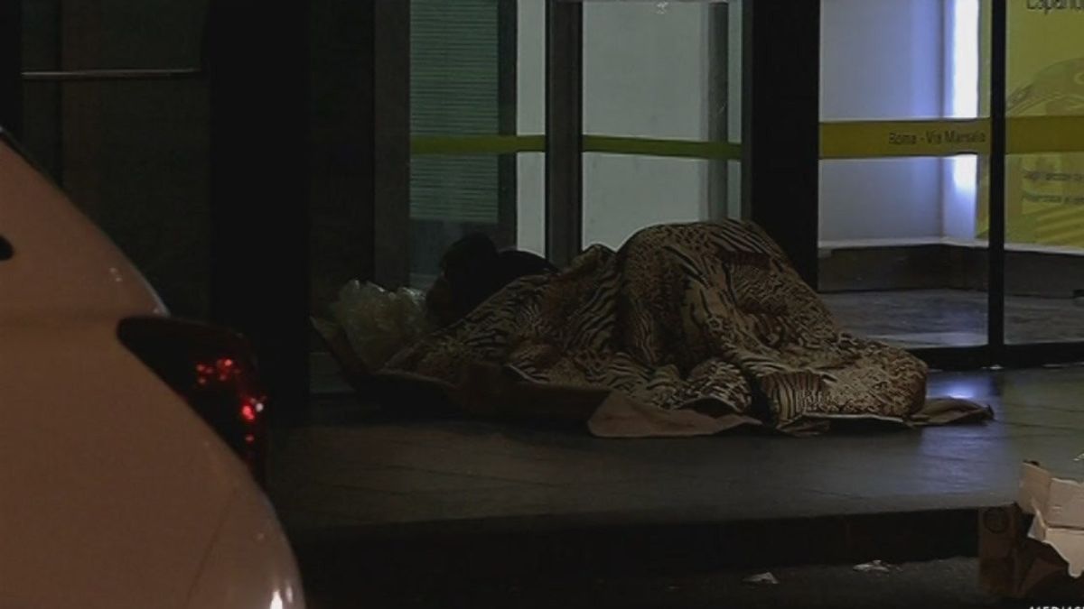 08.00 CLOCHARD, NOTTE AL GELO SRV 