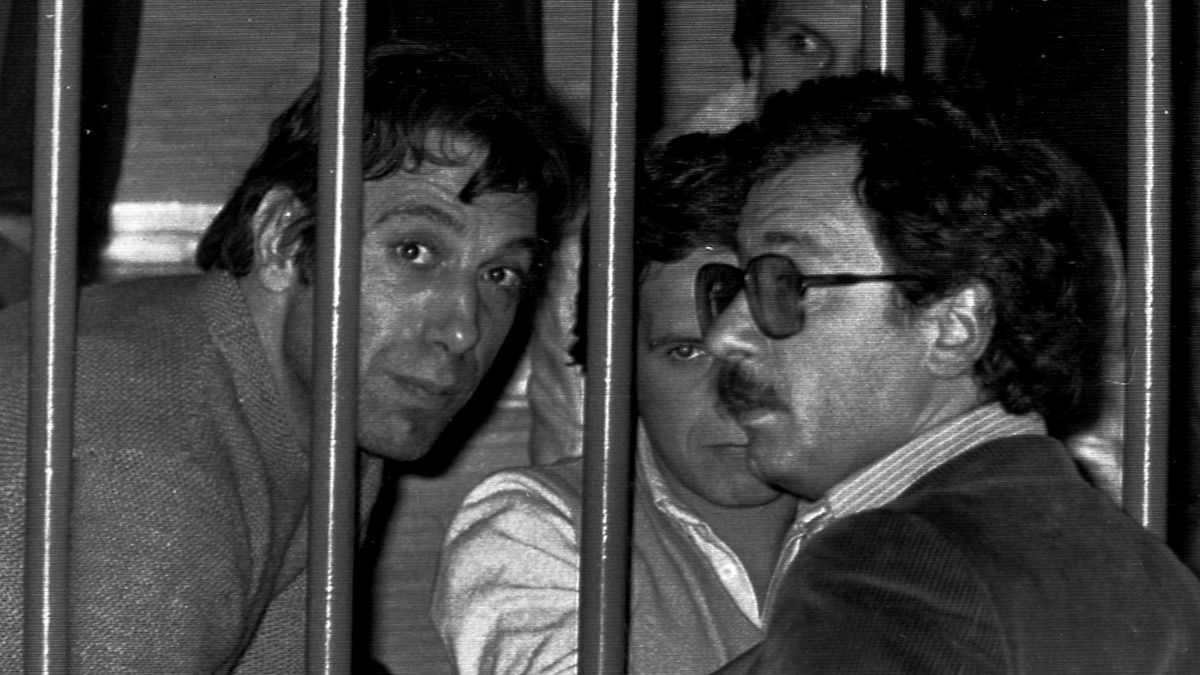  Corrado Alunni con il suo avvocato nel corso di un'udienza del processo per evasione dal carcere di San Vittore nel 1980 © Ansa