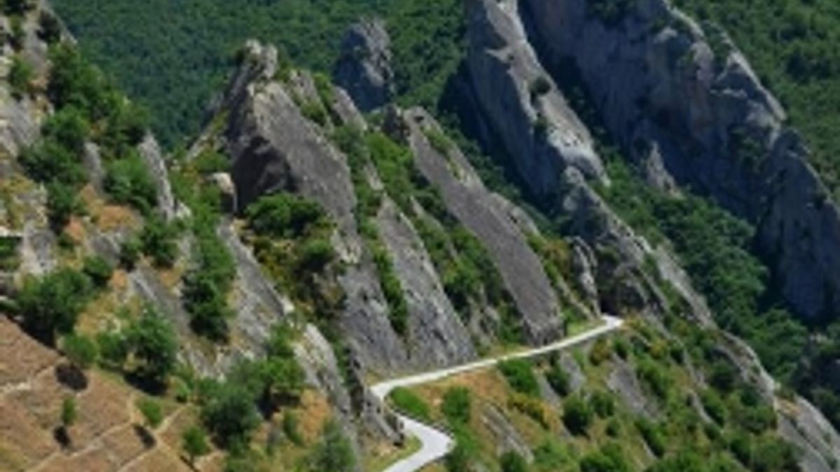 I tornanti della strada tra Castelmezzano e Pietrapertosa.  © Tgcom24