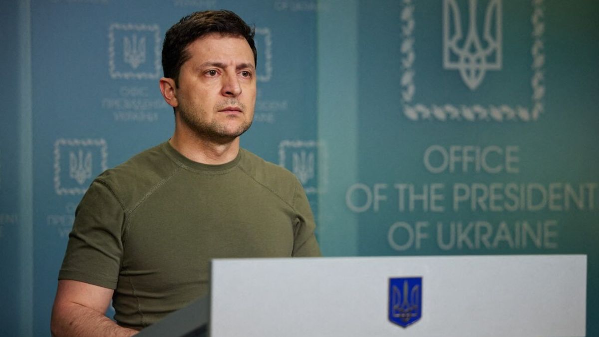 Guerra in Ucraina, il presidente ucraino Volodymyr Zelensky nel primo giorno di invasione da parte della Russia © IPA
