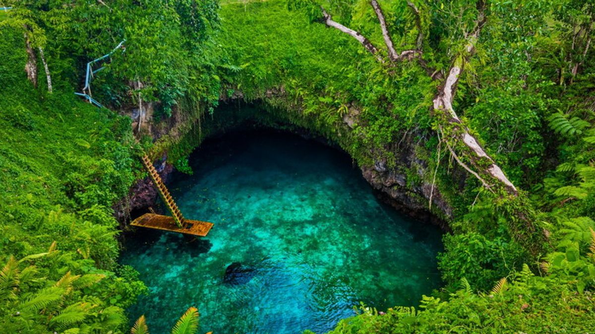 To Sua, Upolu, Samoa  © Istockphoto
