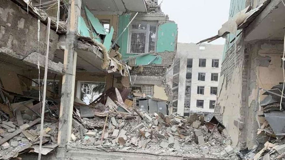 Macerie ed edifici distrutti a Kharkiv dopo i bombardamenti dell'esercito russo © Ansa