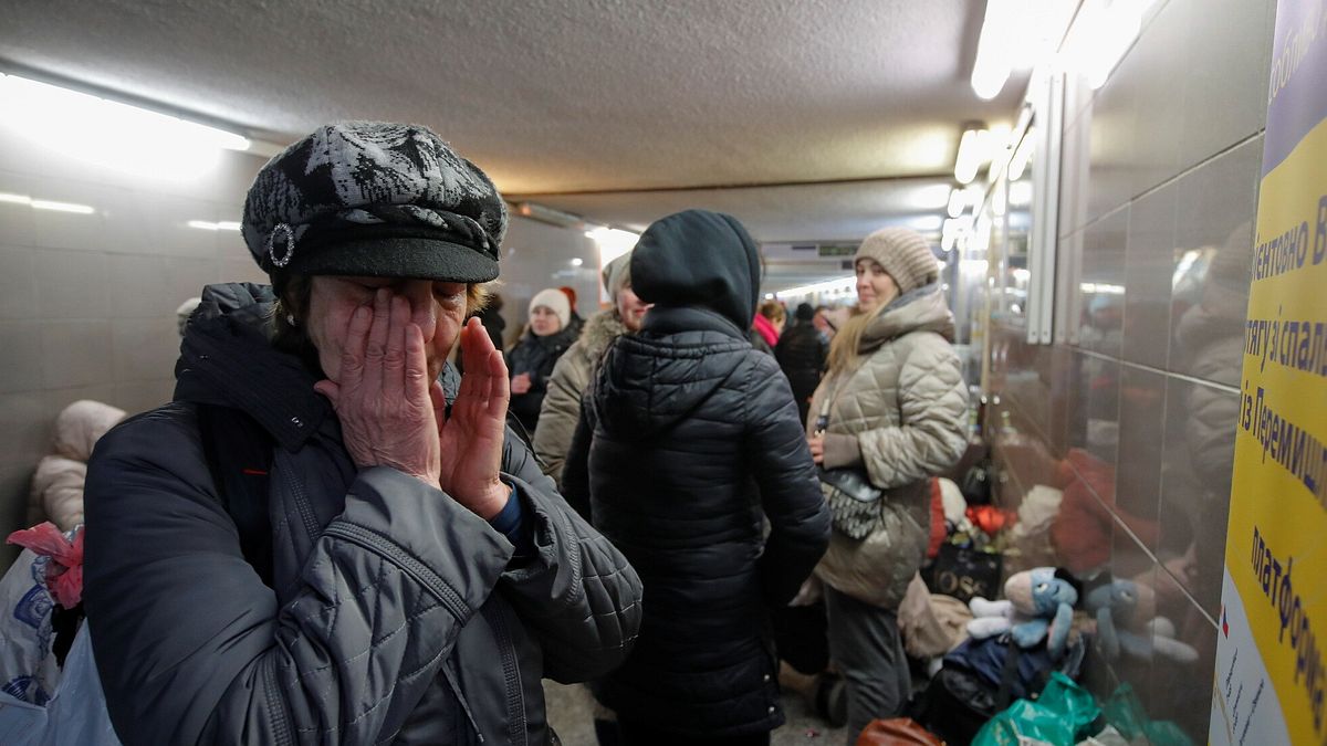 Civili dall'Ucraina partono dalla stazione ferroviaria di Przemysl in Polonia © IPA