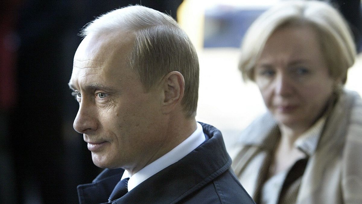 Vladimir Putin con l'ex moglie Lyudmila © Afp