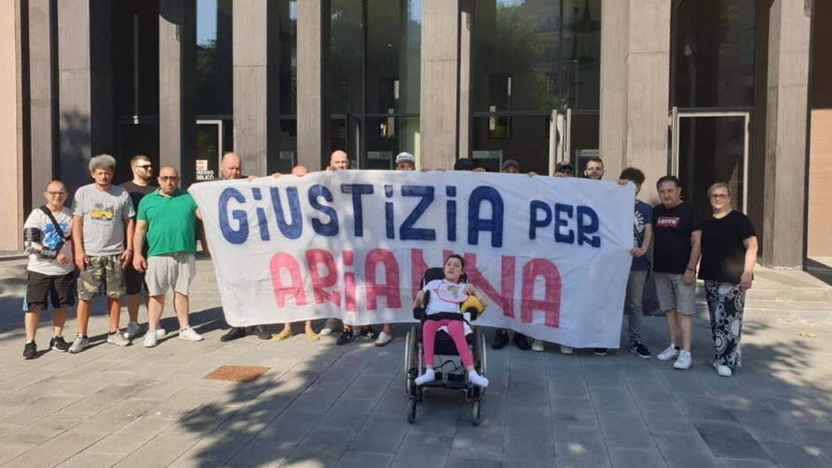 La protesta dei genitori di Arianna Manzo © Facebook