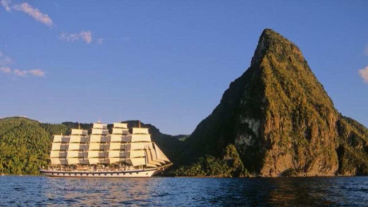 
      La Royal Clipper davanti all'isola di Santa lucia
    © ufficio-stampa