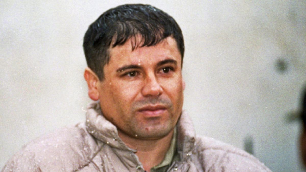 
      Una foto di "El Chapo" del 1993 
    © ansa
