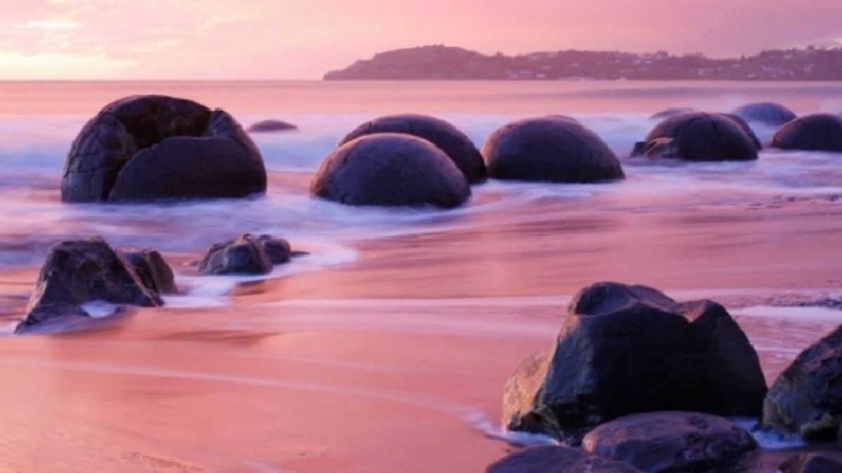 
      Sassi tondeggianti a Koekohe Beach, New Zeland 
    © ufficio-stampa