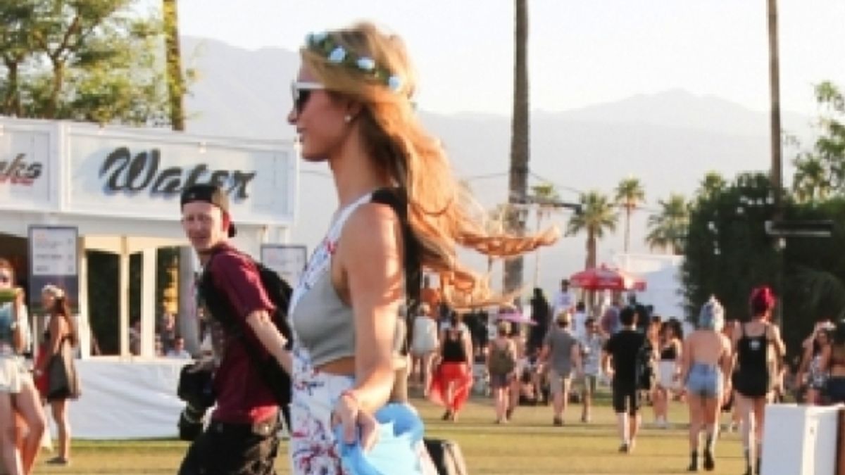 
      Paris Hilton 
    © dal-web