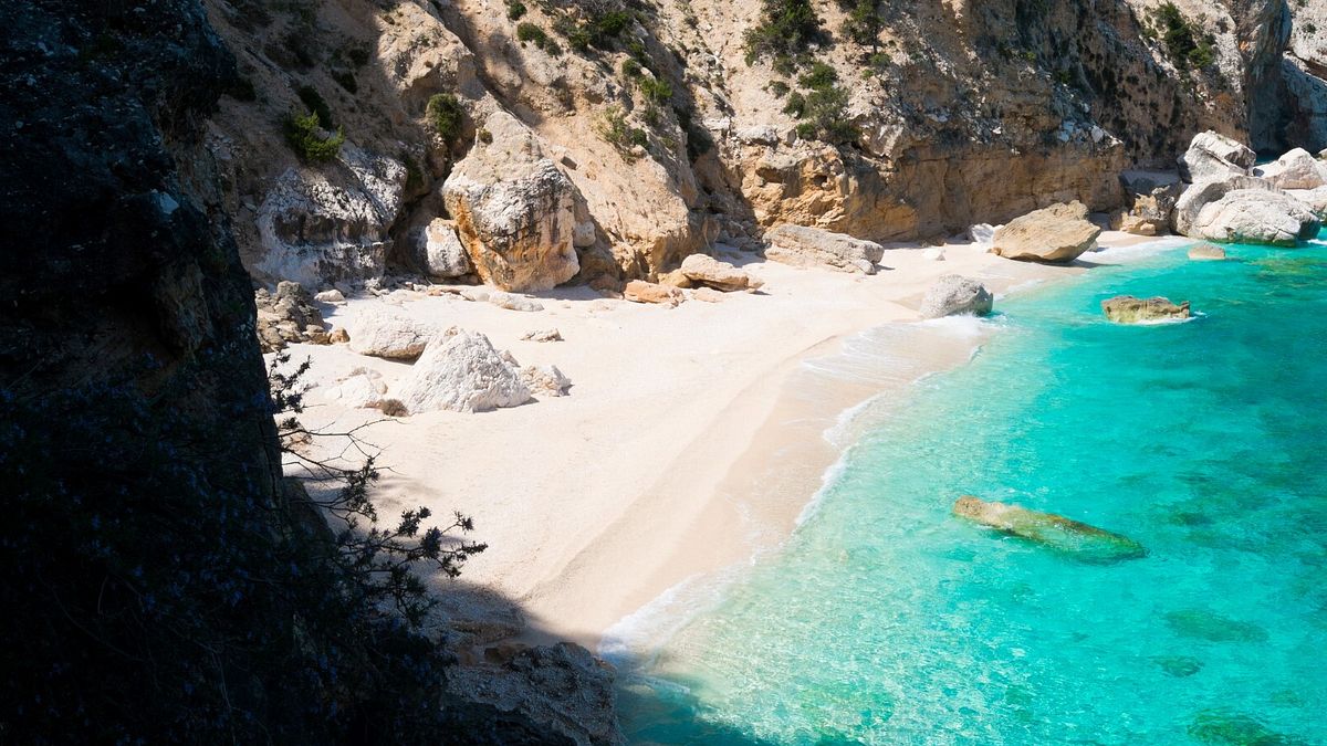  Cala Mariolu, Baunei, Nuoro © Istockphoto