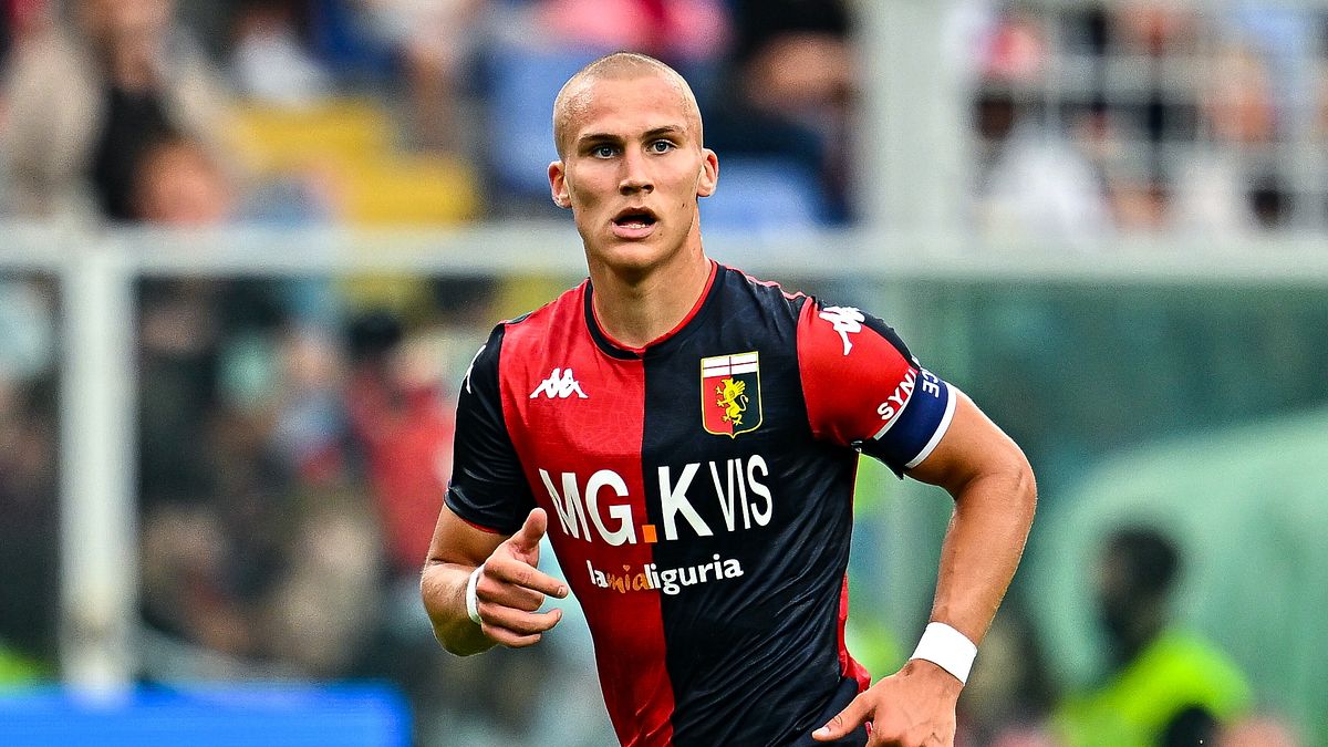  Leo Ostigaard con la maglia del Genoa © Getty Images