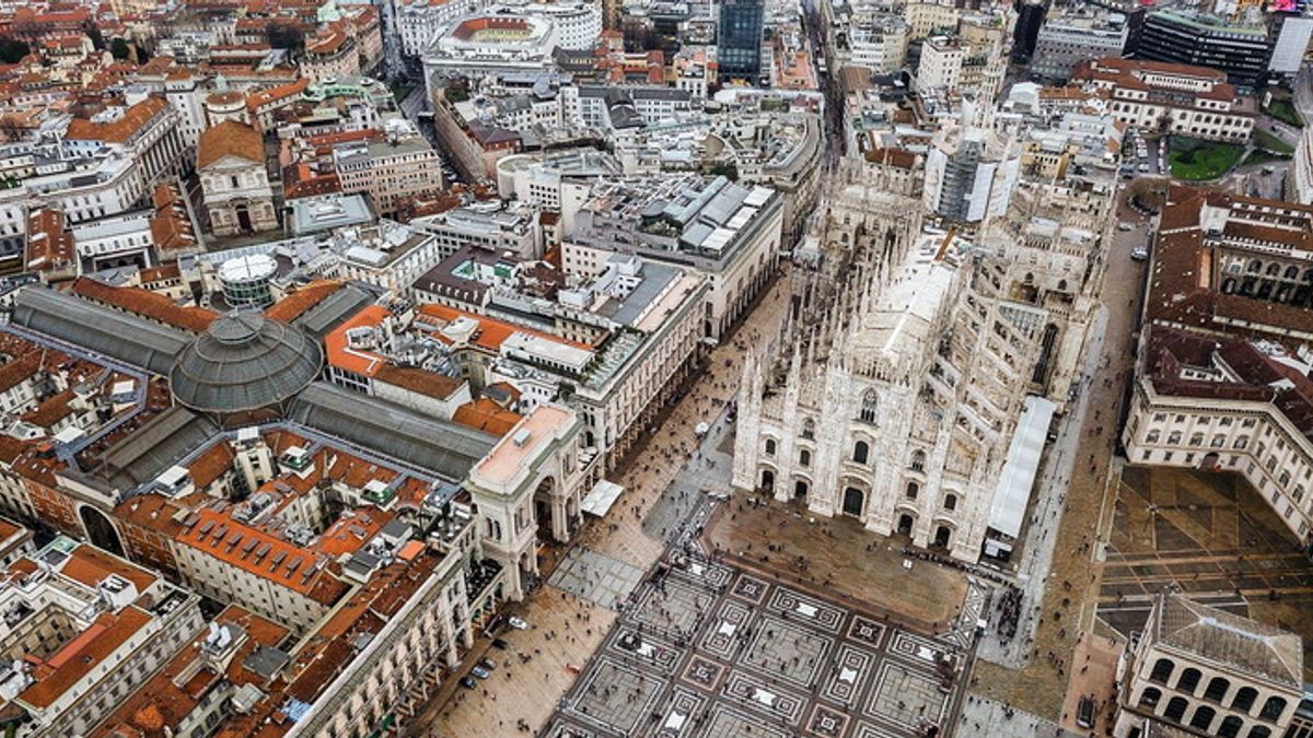  Milano, Piazza del Duomo  © Istockphoto