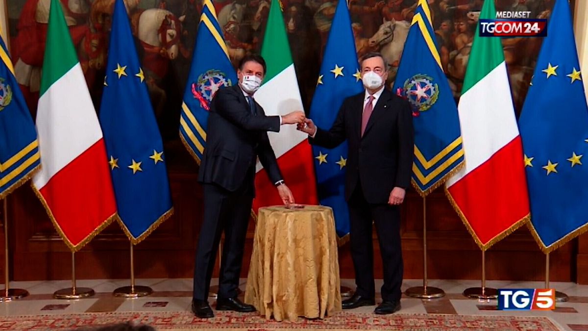 Il passaggio di consegna tra Conte e Draghi (febbraio 2021) © Da video