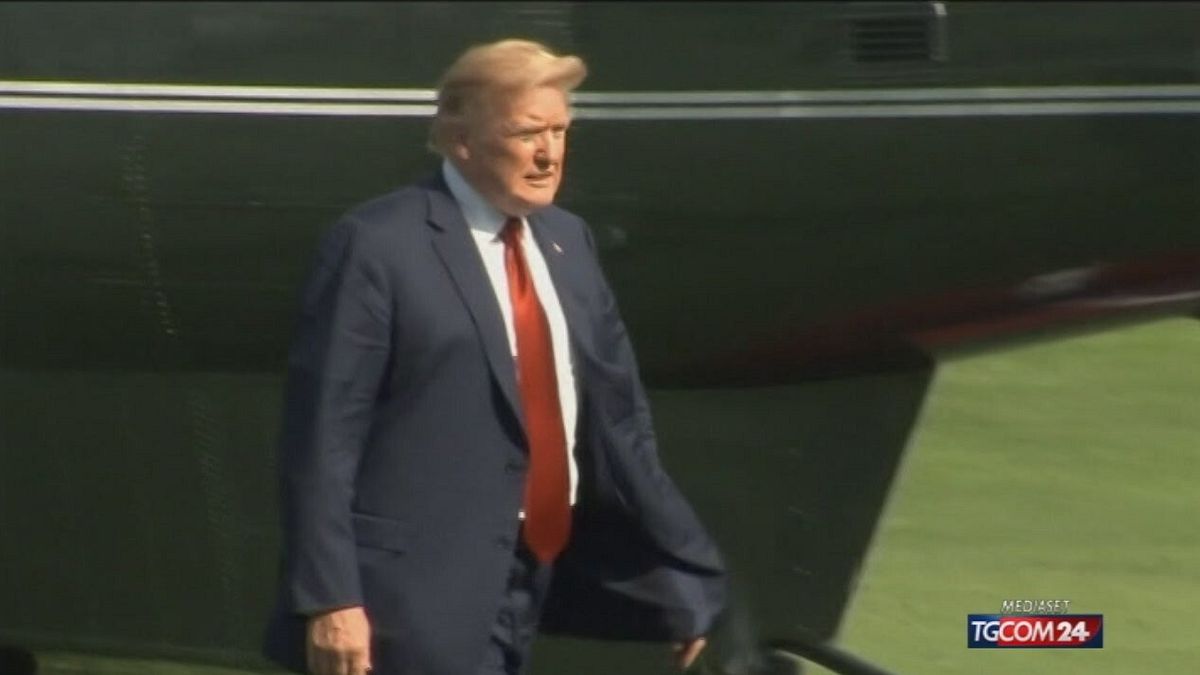 11.30 TRUMP GOLA PROFONDA E LIBRO SRV © Tgcom24