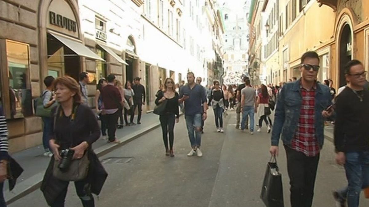 Negozi chiusi la domenica: è polemica © Tgcom24