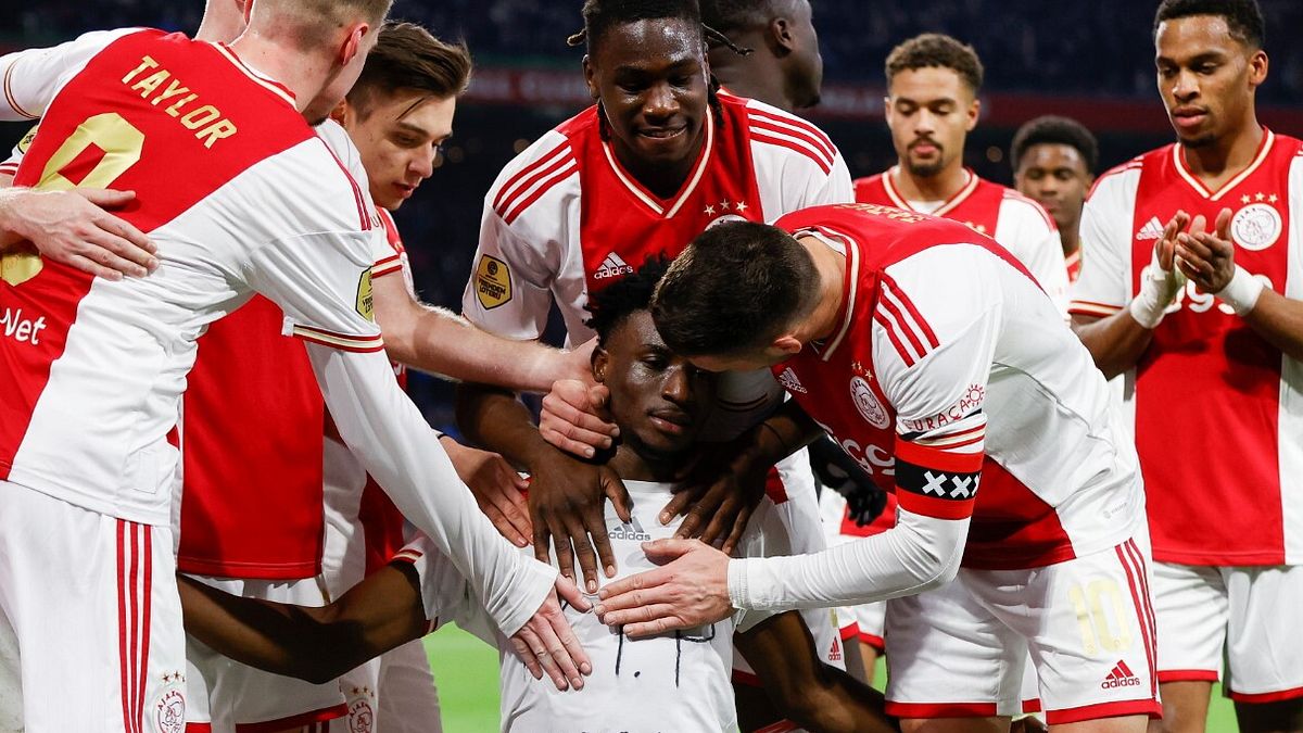  © ajax