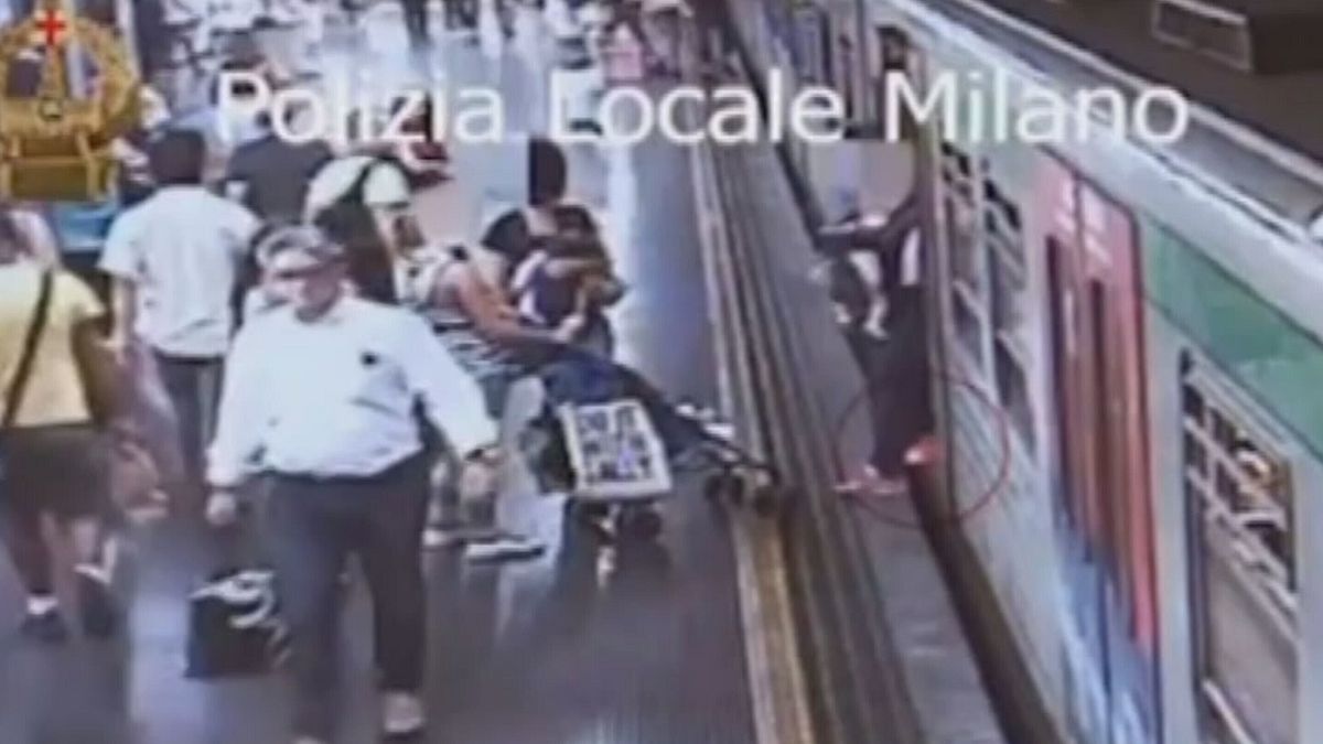 Milano, arrestate borseggiatrici al metro © Da video