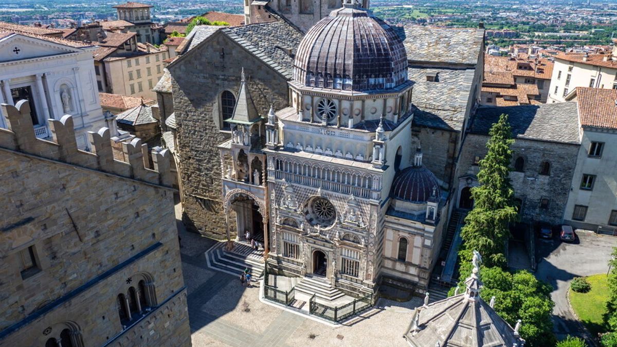   La Cappella Colleoni e la Basilica di Santa Maria Maggiore a Bergamo Alta © Istockphoto