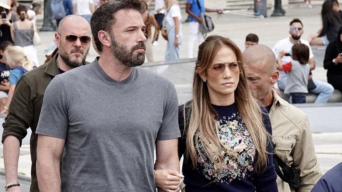 I look di Jennifer Lopez durante la luna di miele a Parigi con il neo marito Ben Affleck  © IPA