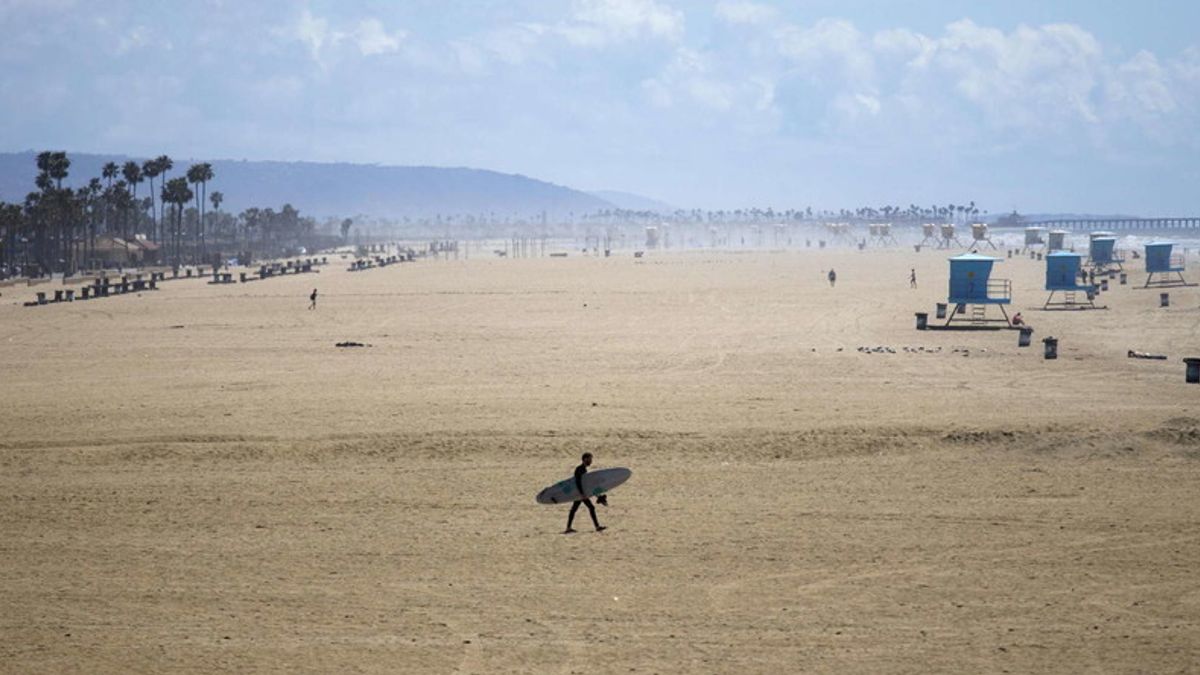 Negozi chiusi e spiagge quasi deserte in California © Ansa