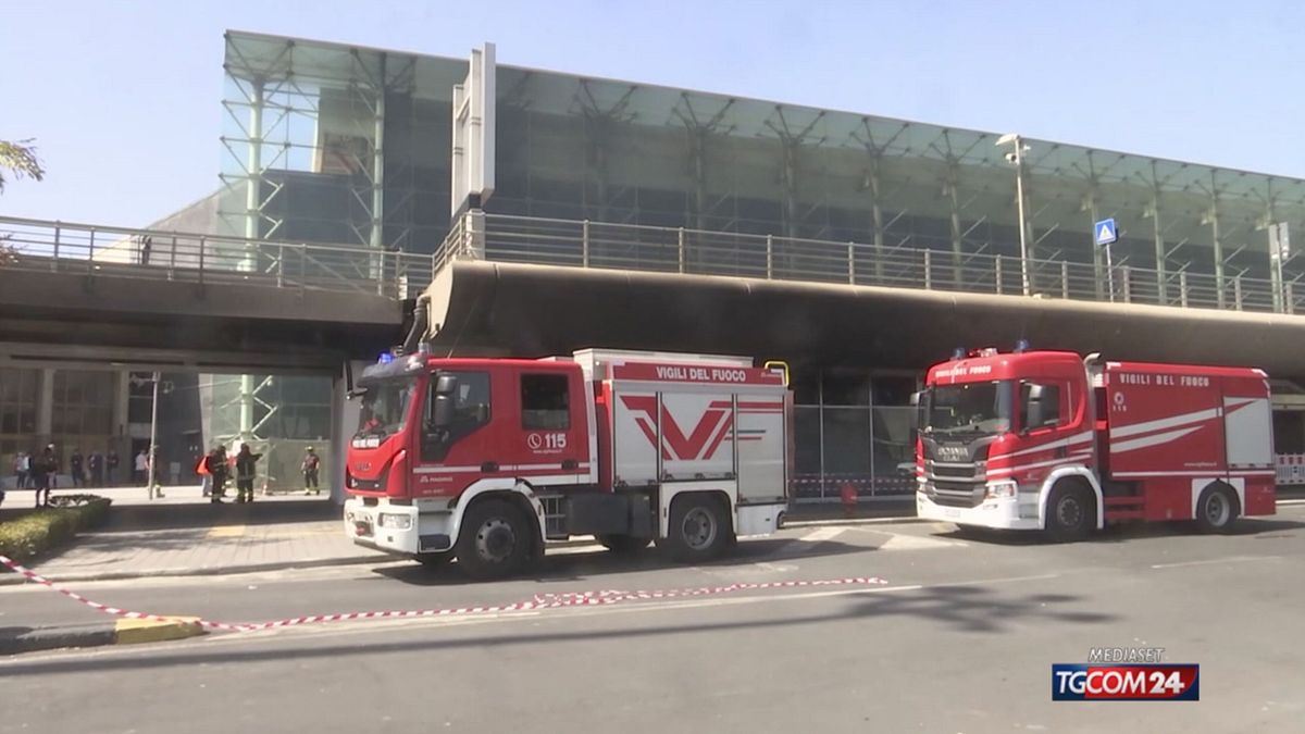 Incendio all'aeroporto di Catania, non si esclude il rogo doloso © Da video
