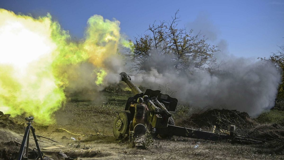 Un soldato armeno spara artiglieria in prima linea il 25 ottobre 2020, durante i combattimenti in corso tra le forze armene e azere sulla regione separatista del Nagorno-Karabakh  © Dal Web