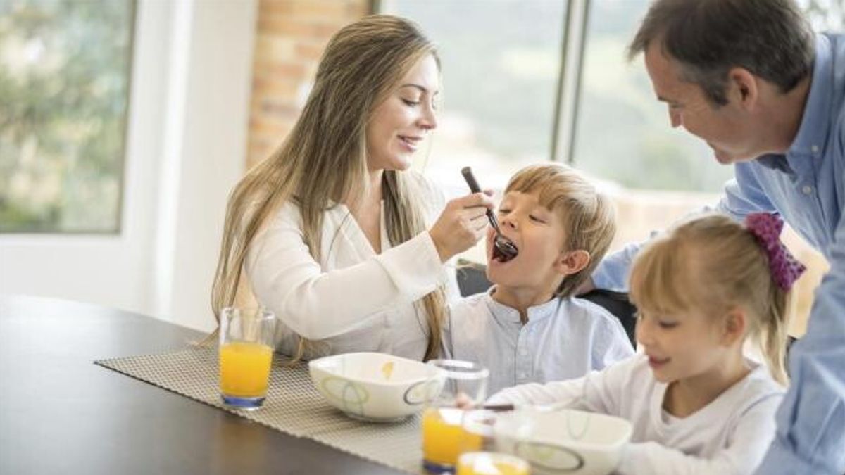 Per il tempo dedicato ad essa, sarebbe ottimale spegnere tv, mettere da parte lo smartphone e godere della compagnia del proprio compagno di tazza. © istockphoto