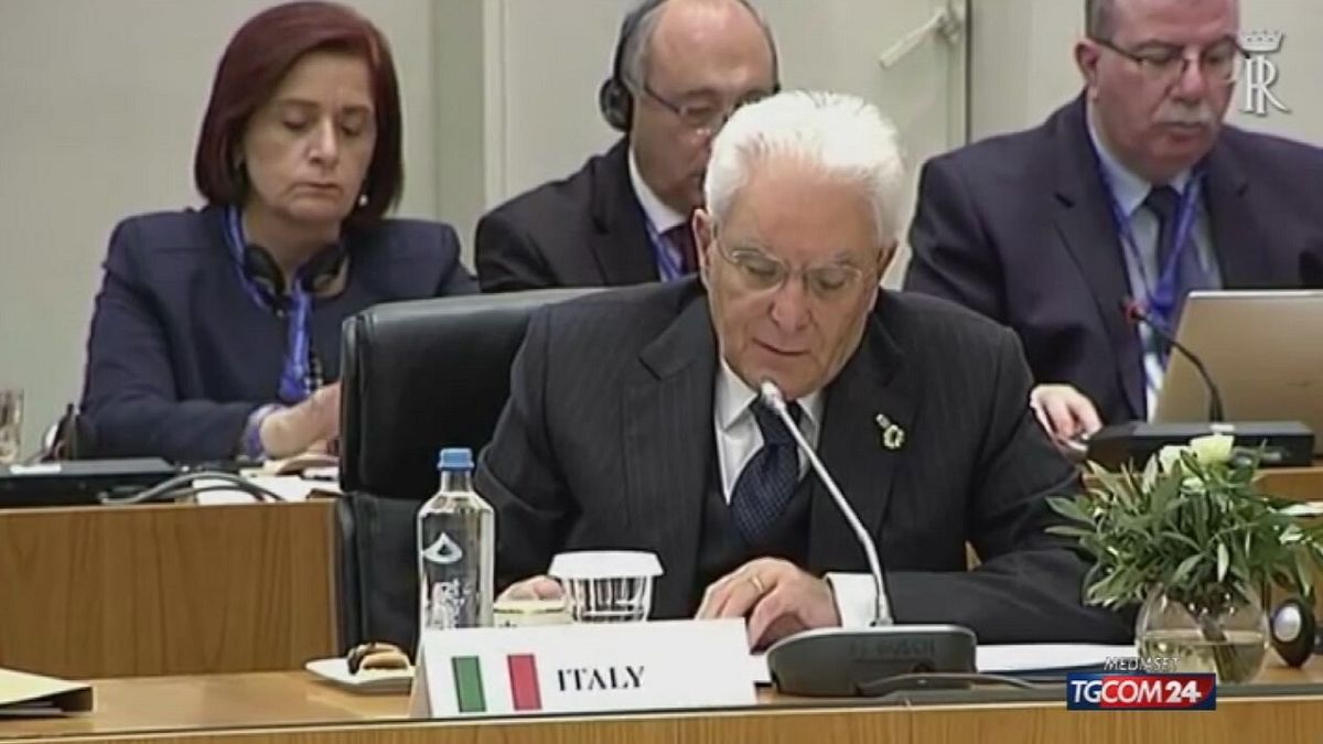 Mattarele da Atene "bacchetta" l'Europa © Da video