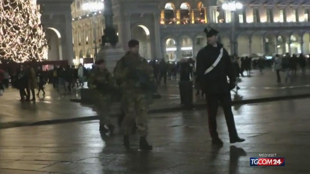 Capodanno a MIlano, a bordo di una volante della polizia per vedere come avviene il monitoraggio della sicurezza © Tgcom24