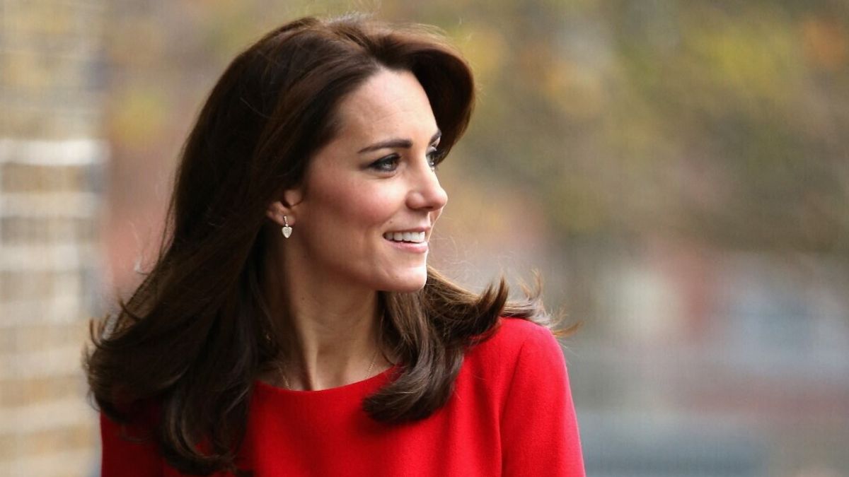 L'allora duchessa di Cambridge Kate Middleton durante la festa di Natale alla scuola Anna Freud Centre nel 2015 © Afp