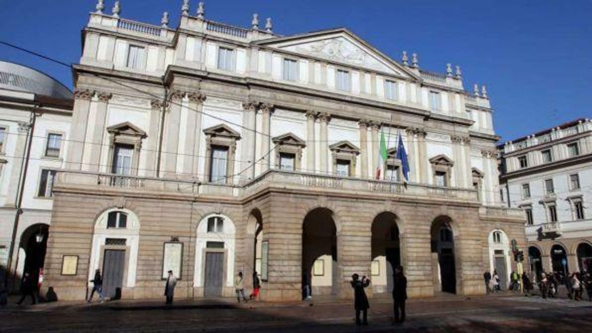 
    © agenzia