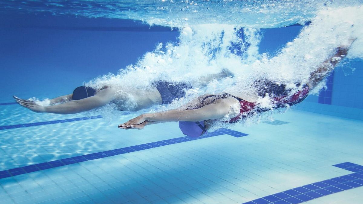 Uno sport che fa bene in tutti i sensi: il nuoto. © istockphoto