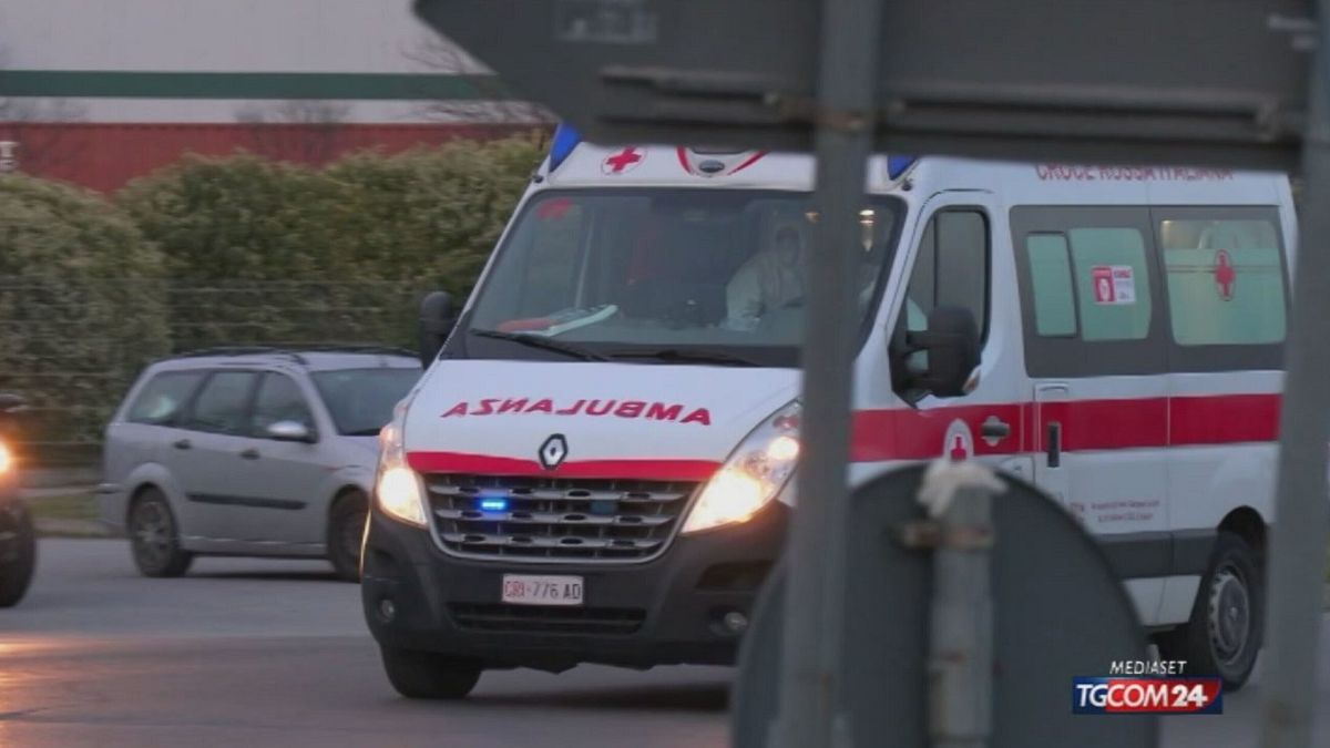 Coronavirus, il capo dell'Areu: "Tempi per le ambulanze quasi raddoppiati, ma il problema sono i pronto soccorso sovraffollati" © Da video